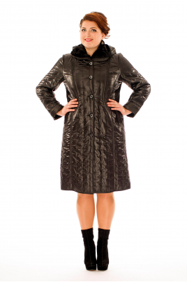 Демисезонное женское пальто из текстиля с капюшоном, отделка искусственный мех